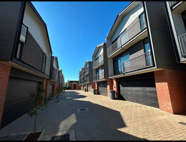 3 BEDROOM TOWNHOUSE FOR SALE IN OLYMPUS AH